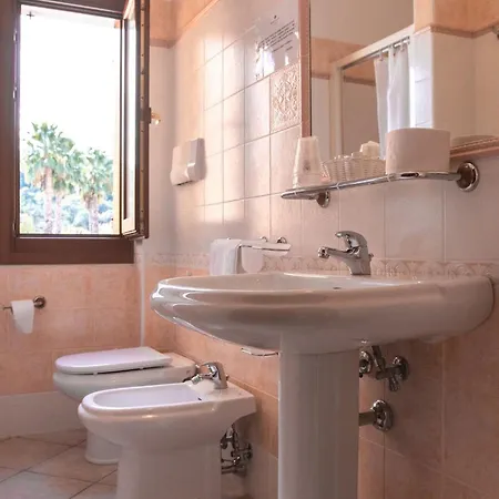 Spacious With Shared Pool Apartmán