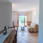 Spacious With Shared Pool Apartamento *