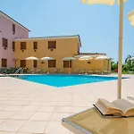 Apartment Spacious With Shared Pool