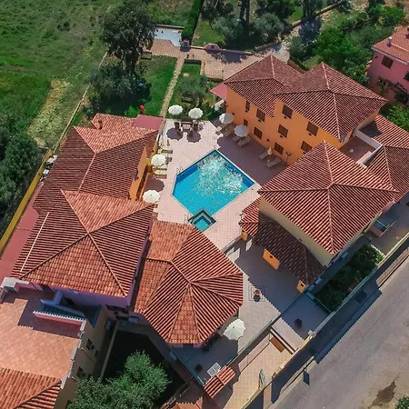 Spacious With Shared Pool Apartamento *