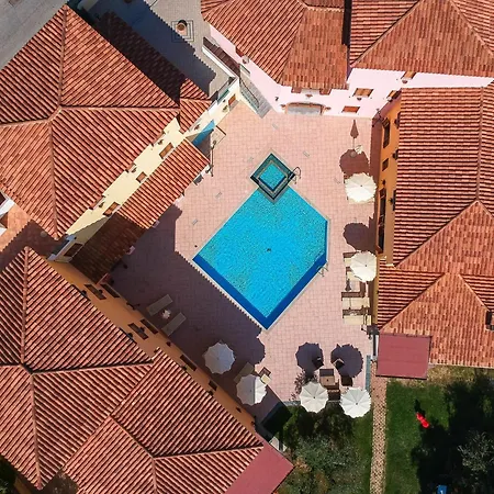 Spacious With Shared Pool Apartamento Cala Liberotto