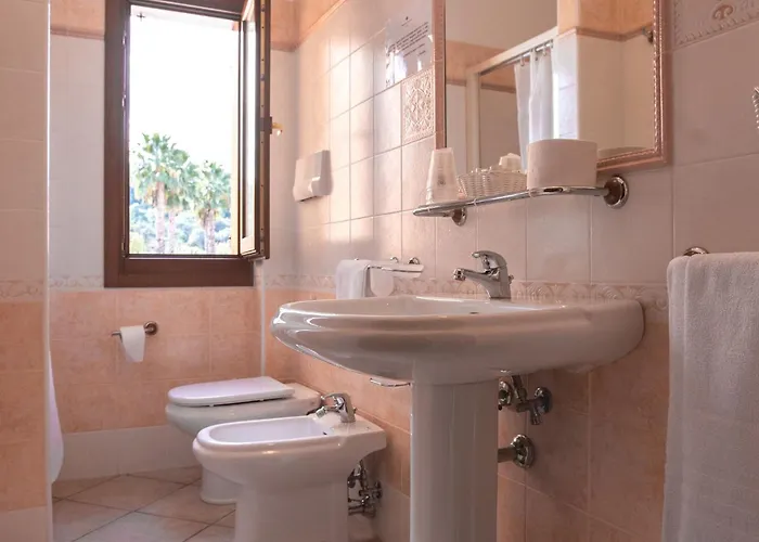 Spacious With Shared Pool Apartment