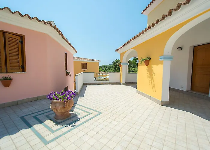 Spacious With Shared Pool Cala Liberotto